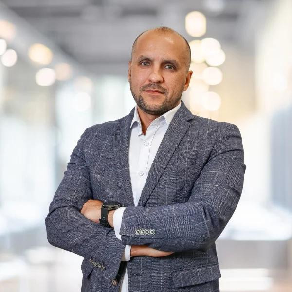 Олег Черненький Директор департаменту корпоративного бізнесу RwS bank 